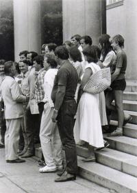 Lysá nad Labem, Divadlo AHA! poprvé na Jiráskově Hronově, 1985